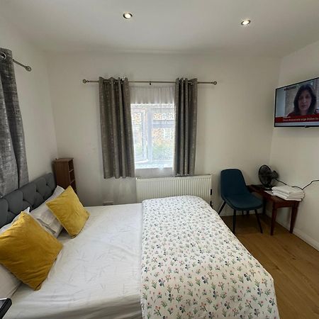 Luxury Ensuite 2Nd Studio Flat With Great Views In Keedonwood Road With Fully Own Bathroom Newly Added And Private Kitchenette Bromley Eksteriør billede