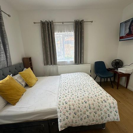 Luxury Ensuite 2Nd Studio Flat With Great Views In Keedonwood Road With Fully Own Bathroom Newly Added And Private Kitchenette Bromley Eksteriør billede