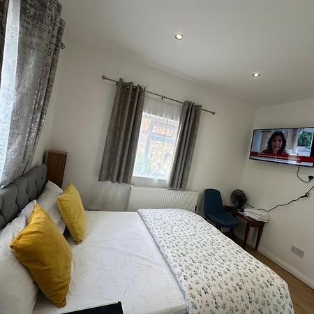 Luxury Ensuite 2Nd Studio Flat With Great Views In Keedonwood Road With Fully Own Bathroom Newly Added And Private Kitchenette Bromley Eksteriør billede