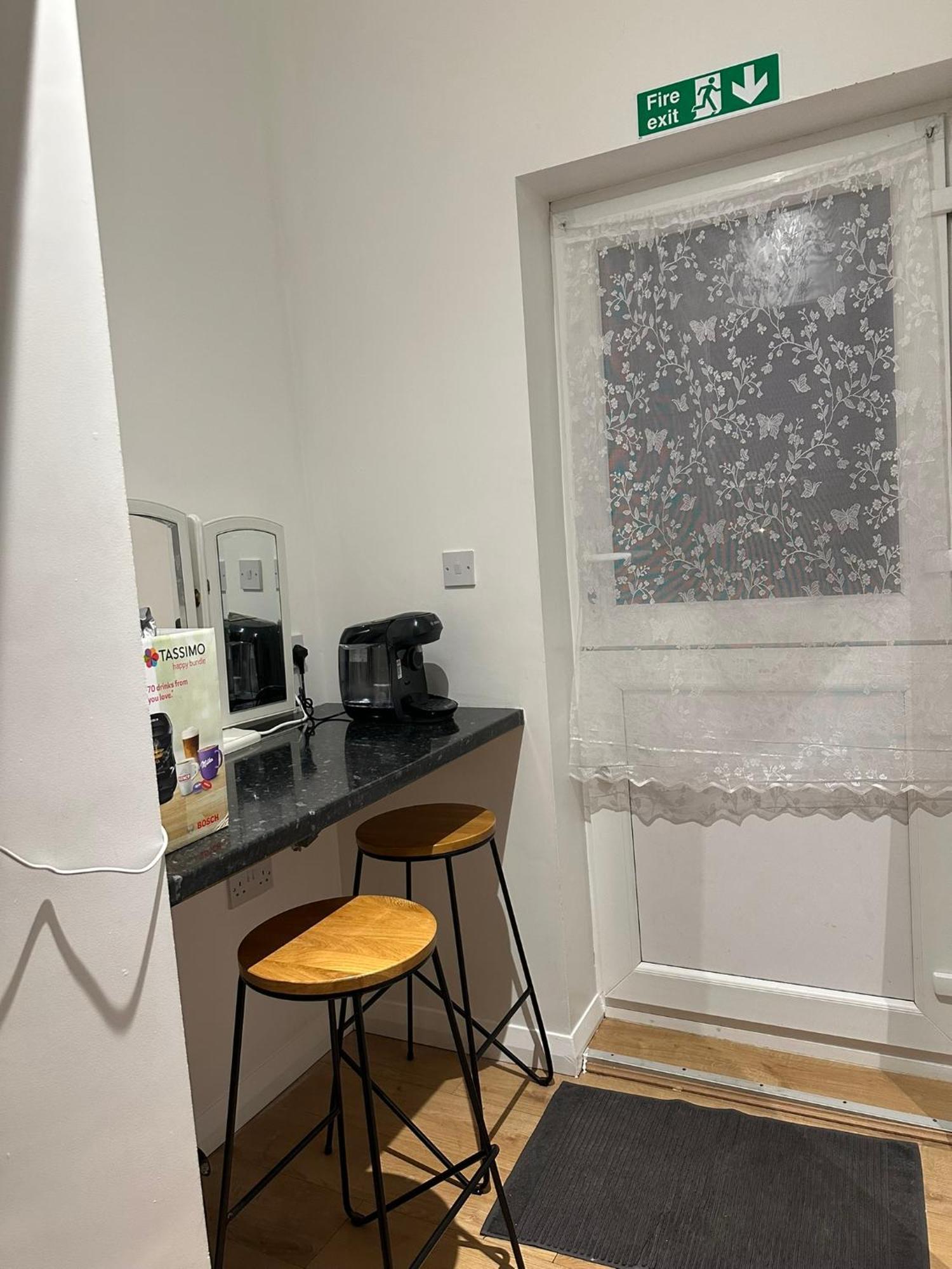 Luxury Ensuite 2Nd Studio Flat With Great Views In Keedonwood Road With Fully Own Bathroom Newly Added And Private Kitchenette Bromley Eksteriør billede