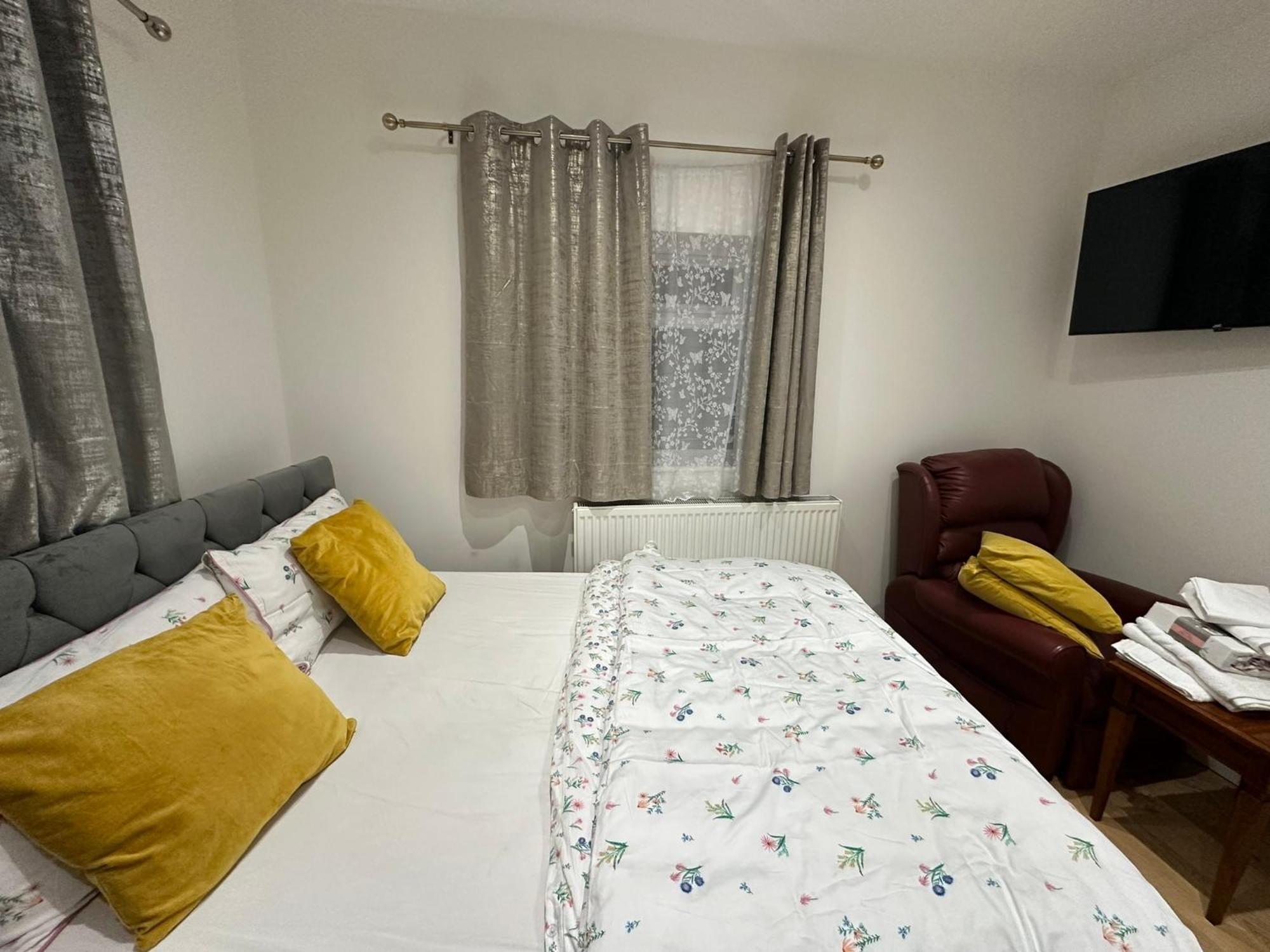 Luxury Ensuite 2Nd Studio Flat With Great Views In Keedonwood Road With Fully Own Bathroom Newly Added And Private Kitchenette Bromley Eksteriør billede