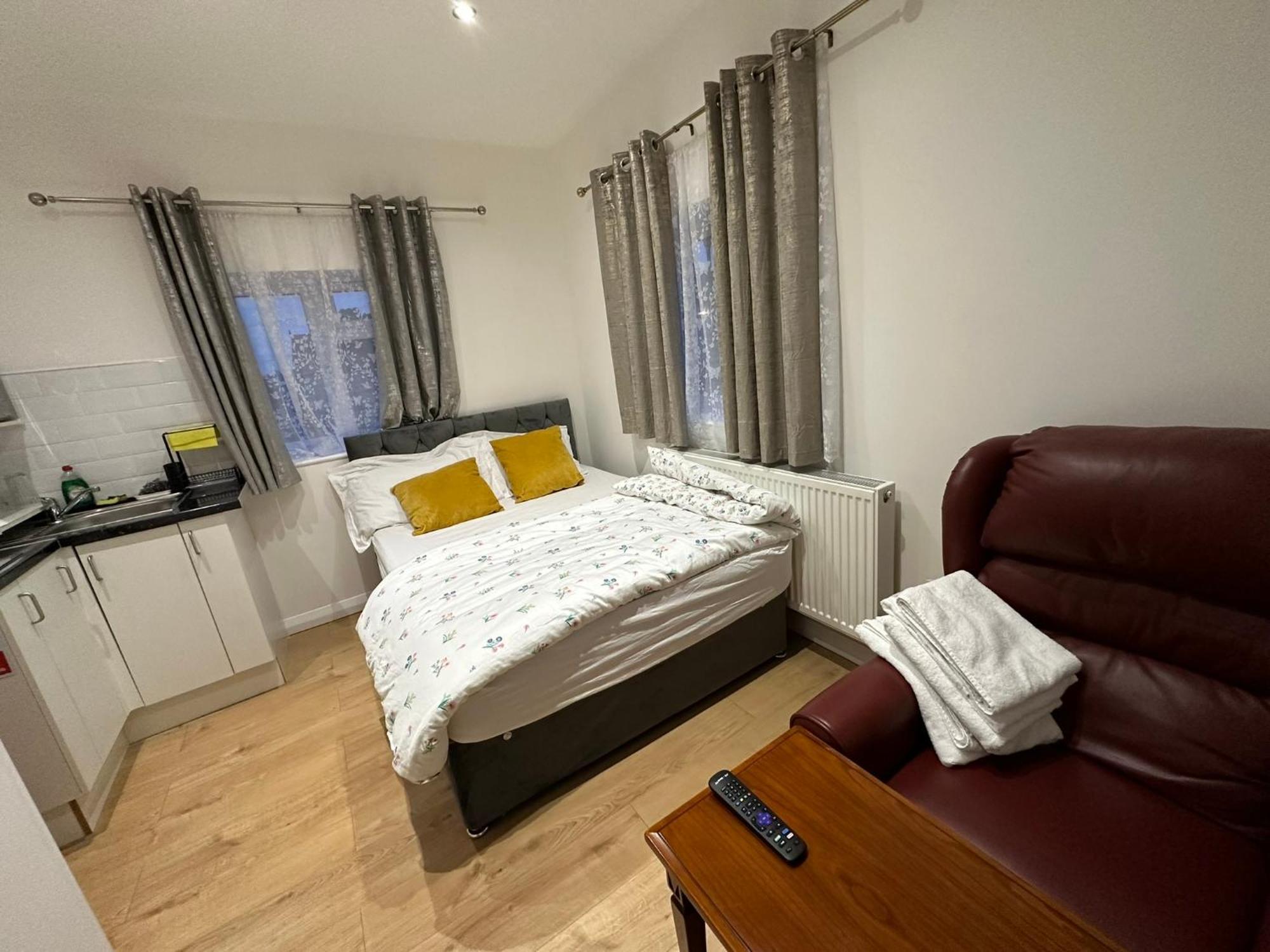 Luxury Ensuite 2Nd Studio Flat With Great Views In Keedonwood Road With Fully Own Bathroom Newly Added And Private Kitchenette Bromley Eksteriør billede