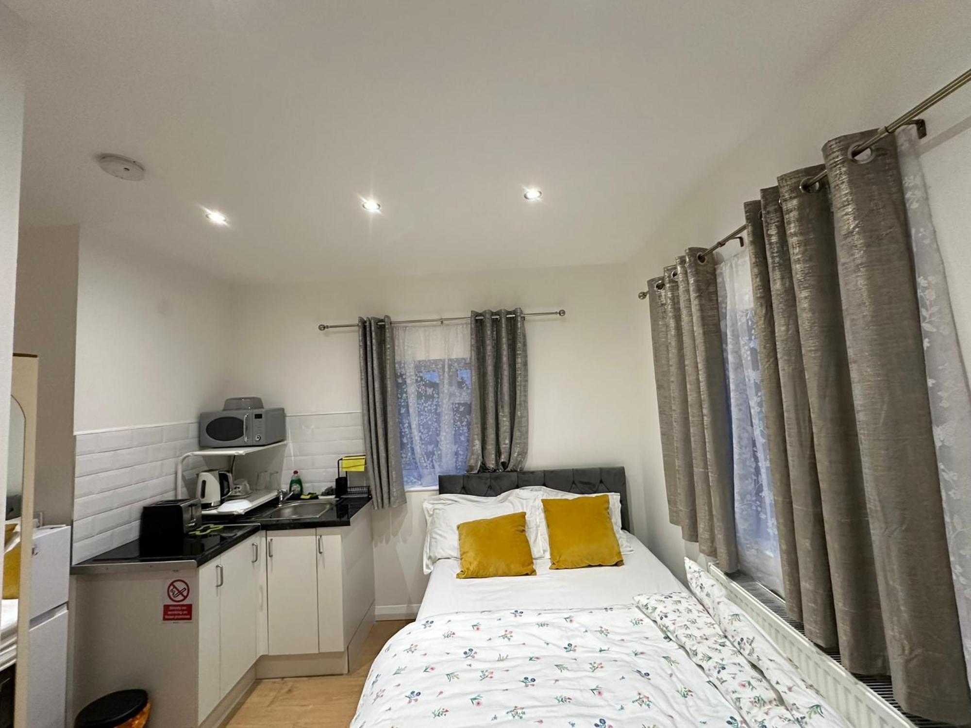 Luxury Ensuite 2Nd Studio Flat With Great Views In Keedonwood Road With Fully Own Bathroom Newly Added And Private Kitchenette Bromley Eksteriør billede