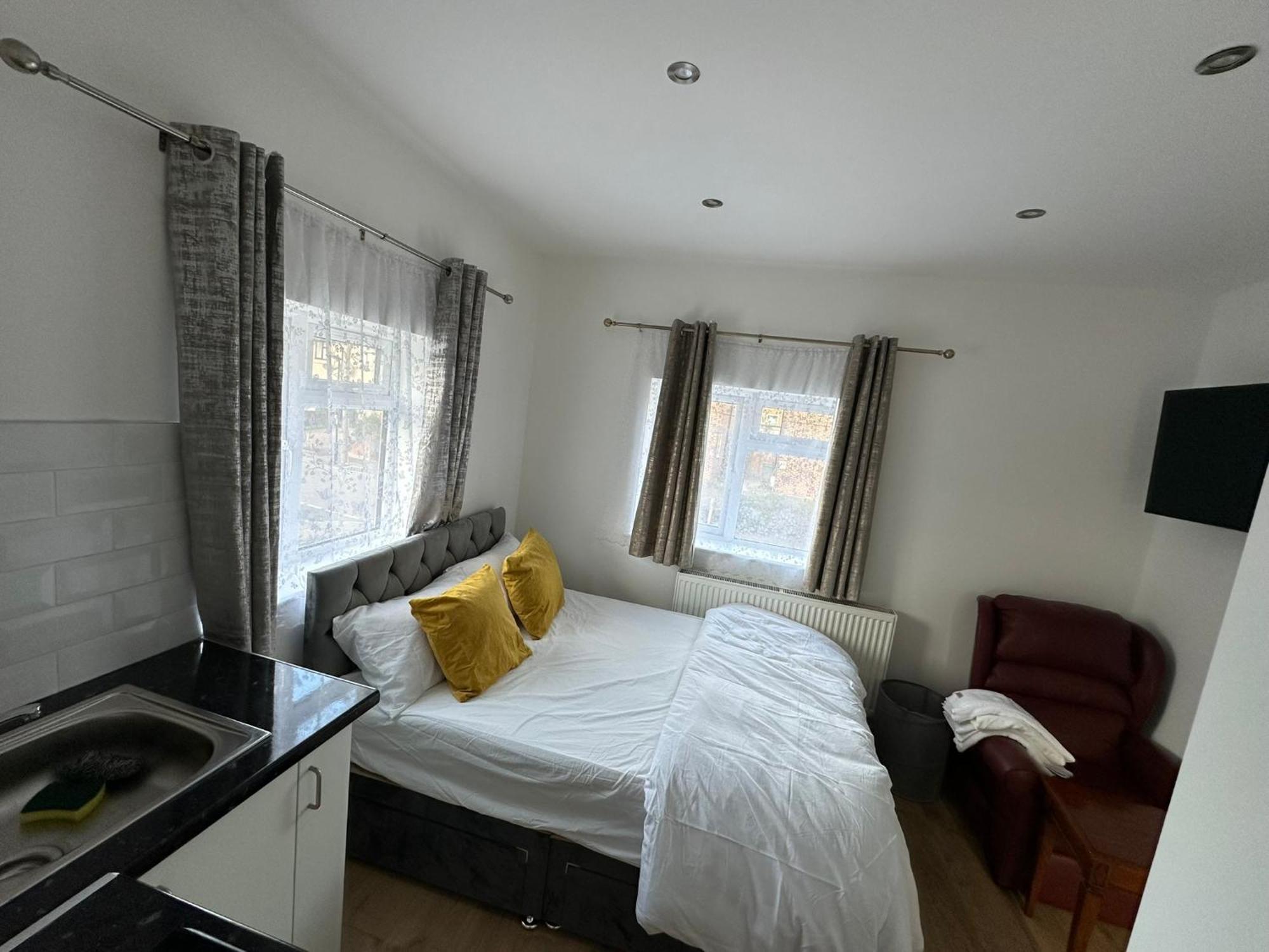 Luxury Ensuite 2Nd Studio Flat With Great Views In Keedonwood Road With Fully Own Bathroom Newly Added And Private Kitchenette Bromley Eksteriør billede