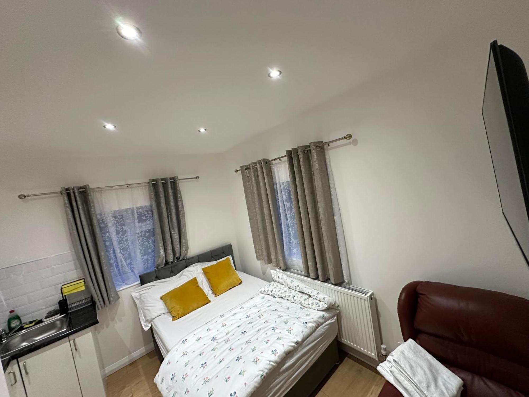 Luxury Ensuite 2Nd Studio Flat With Great Views In Keedonwood Road With Fully Own Bathroom Newly Added And Private Kitchenette Bromley Eksteriør billede