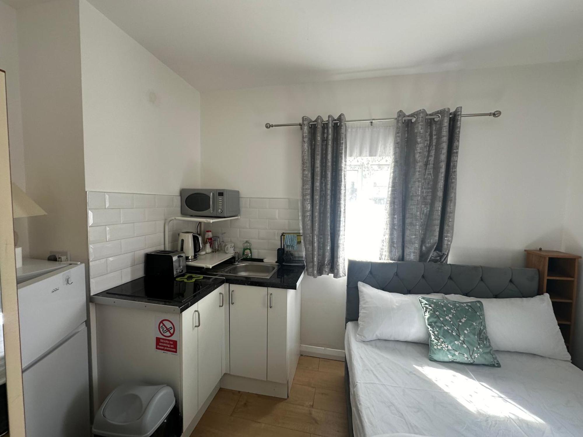 Luxury Ensuite 2Nd Studio Flat With Great Views In Keedonwood Road With Fully Own Bathroom Newly Added And Private Kitchenette Bromley Eksteriør billede
