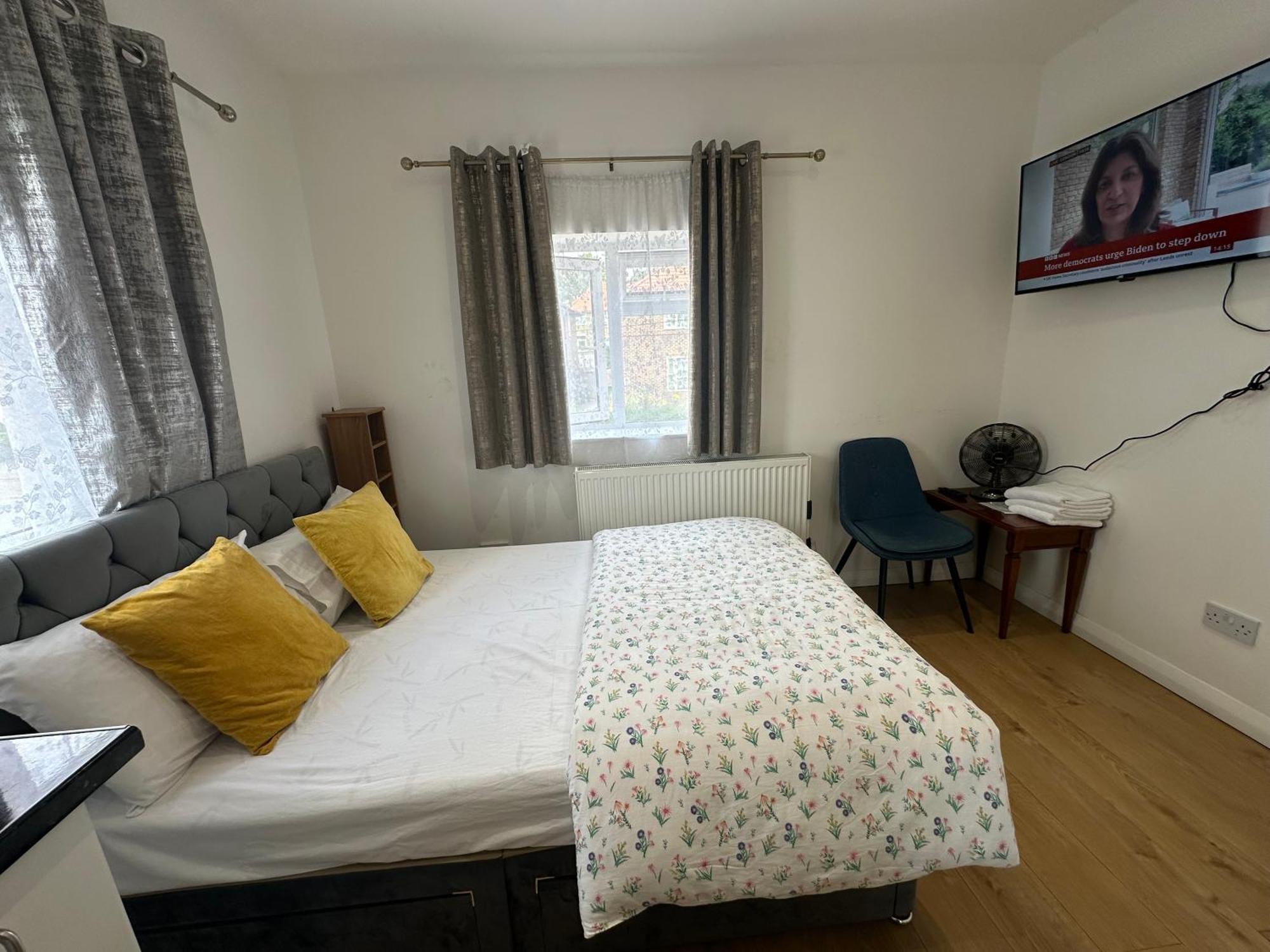 Luxury Ensuite 2Nd Studio Flat With Great Views In Keedonwood Road With Fully Own Bathroom Newly Added And Private Kitchenette Bromley Eksteriør billede