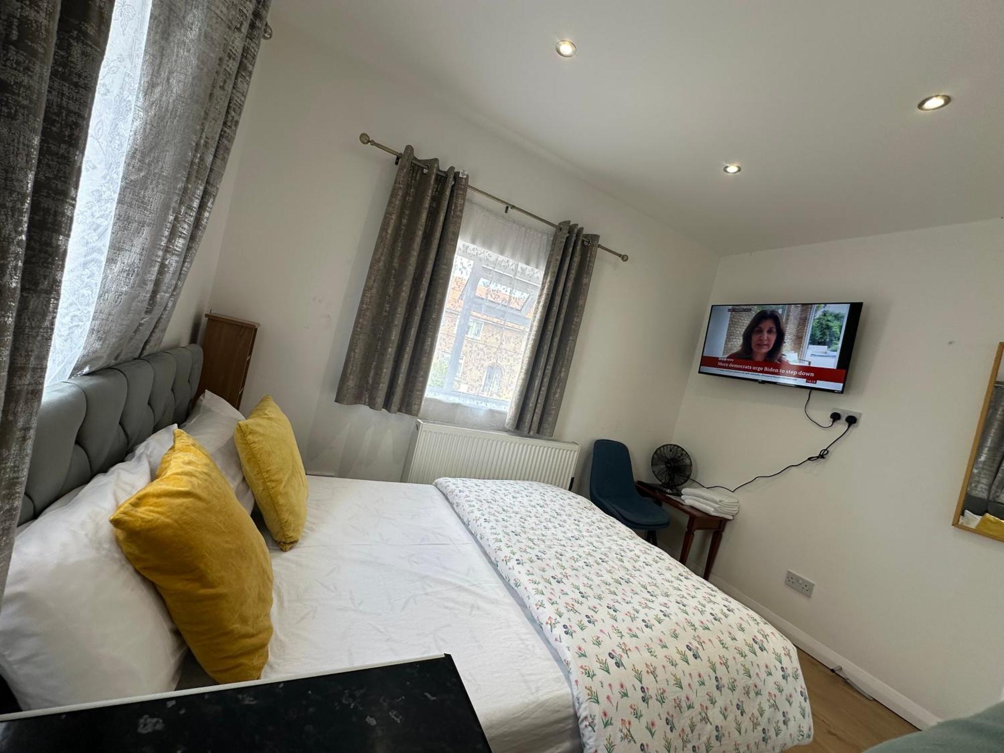 Luxury Ensuite 2Nd Studio Flat With Great Views In Keedonwood Road With Fully Own Bathroom Newly Added And Private Kitchenette Bromley Eksteriør billede
