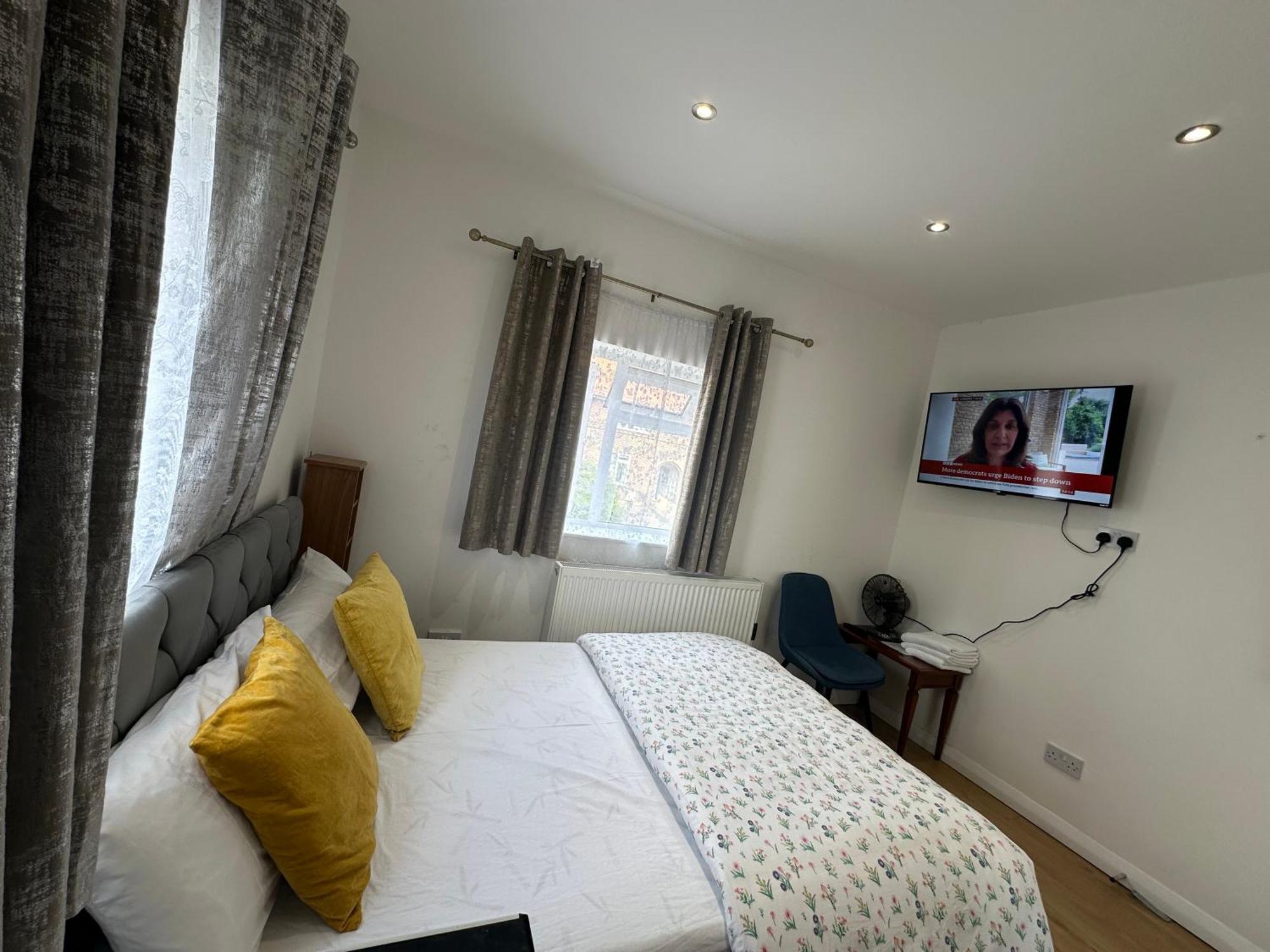 Luxury Ensuite 2Nd Studio Flat With Great Views In Keedonwood Road With Fully Own Bathroom Newly Added And Private Kitchenette Bromley Eksteriør billede
